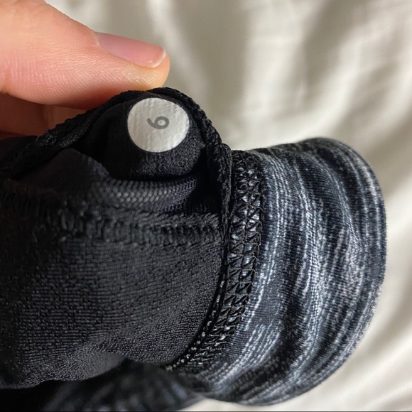 Lululemon Drop It Like It's Hot Sports Bra Size 6 - Picture 4 of 16